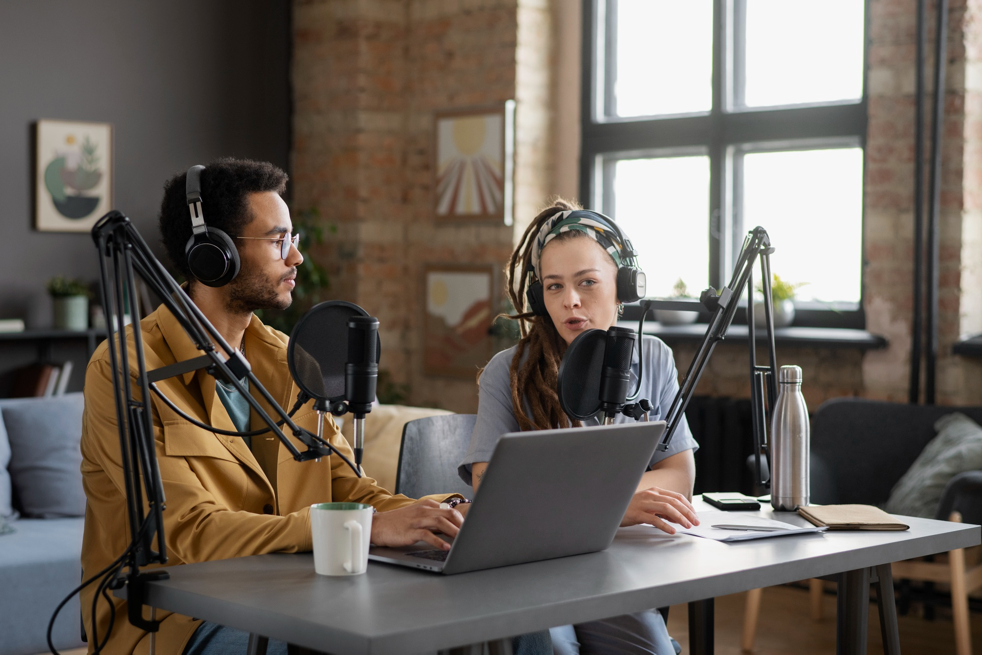 Podcast & dialogue content 